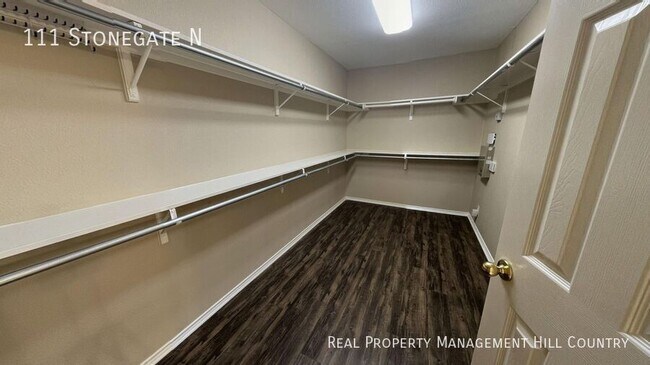 Building Photo - 111 Stonegate N