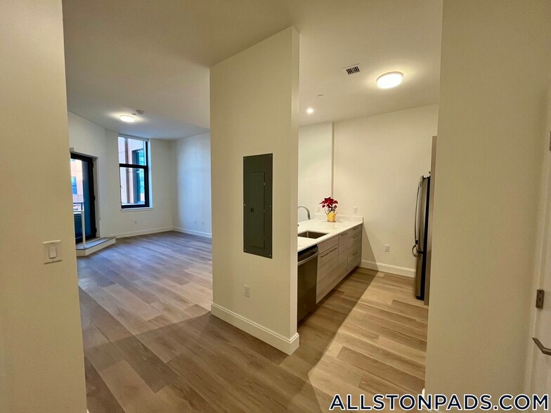 Building Photo - 1079 Commonwealth Ave