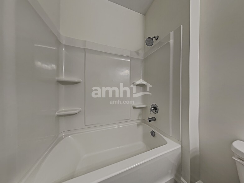 Building Photo - 275 Hogan Dr