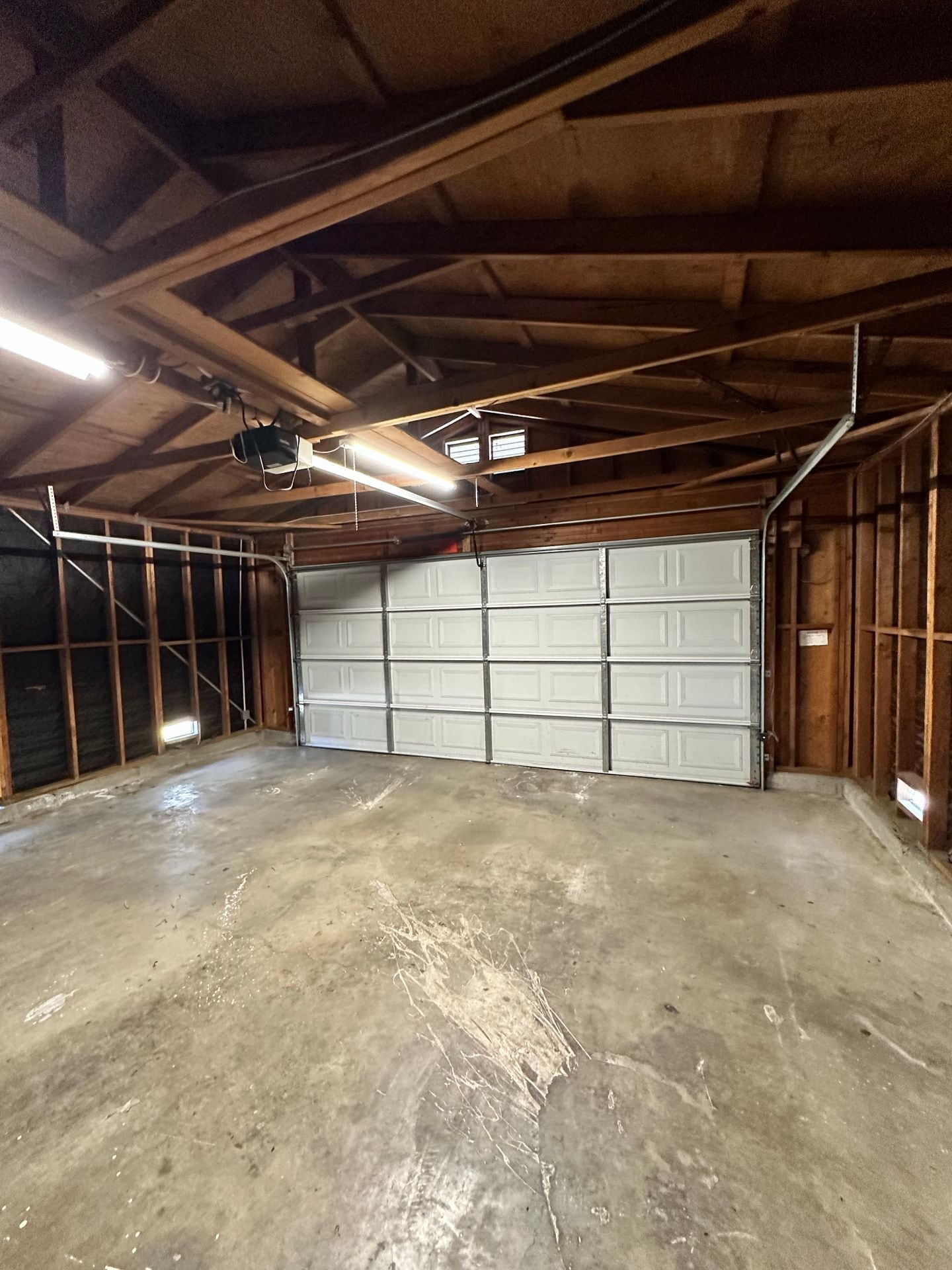 Building Photo - 9856 La Rosa Dr