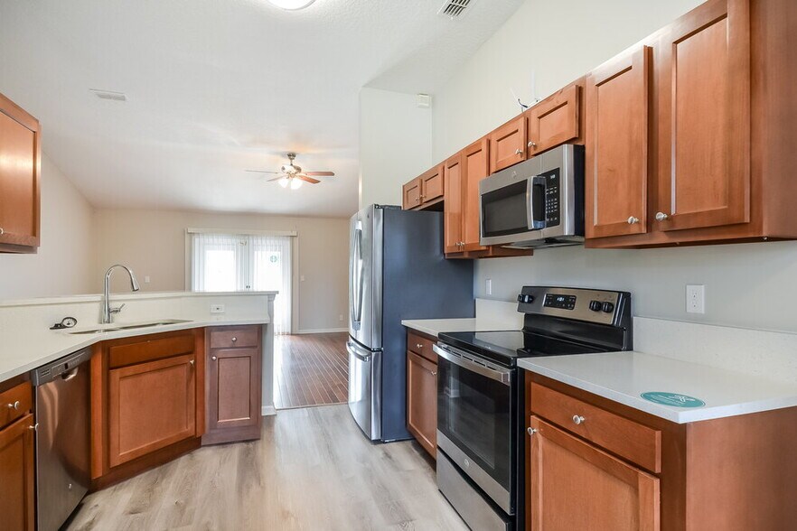 Building Photo - 12640 Ashmore Green Dr S