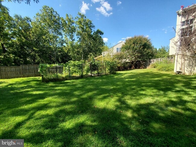 Building Photo - 20960 Capilano Ct