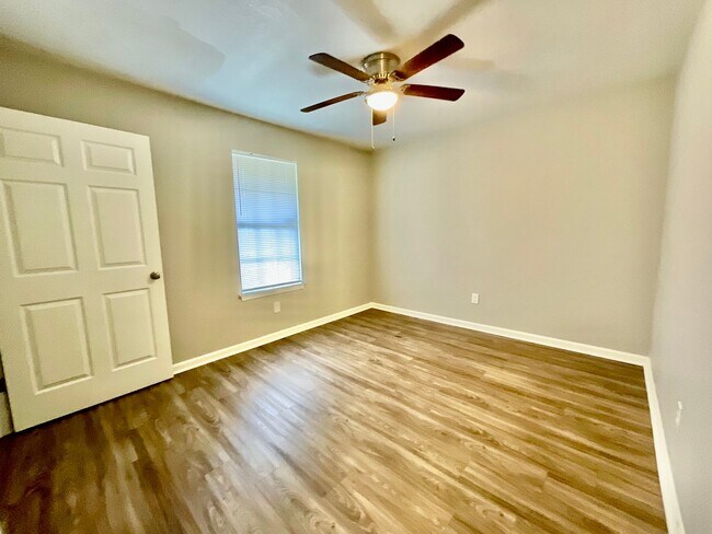 Building Photo - 14 Point West Cove