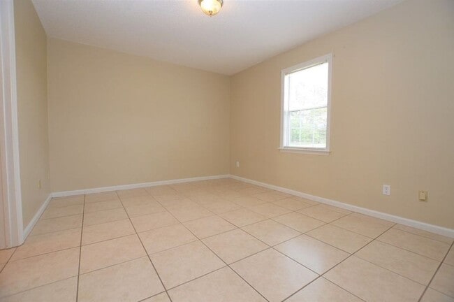 Building Photo - 6000 Susan Cir