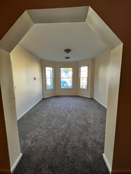 Building Photo - 354 Orange St