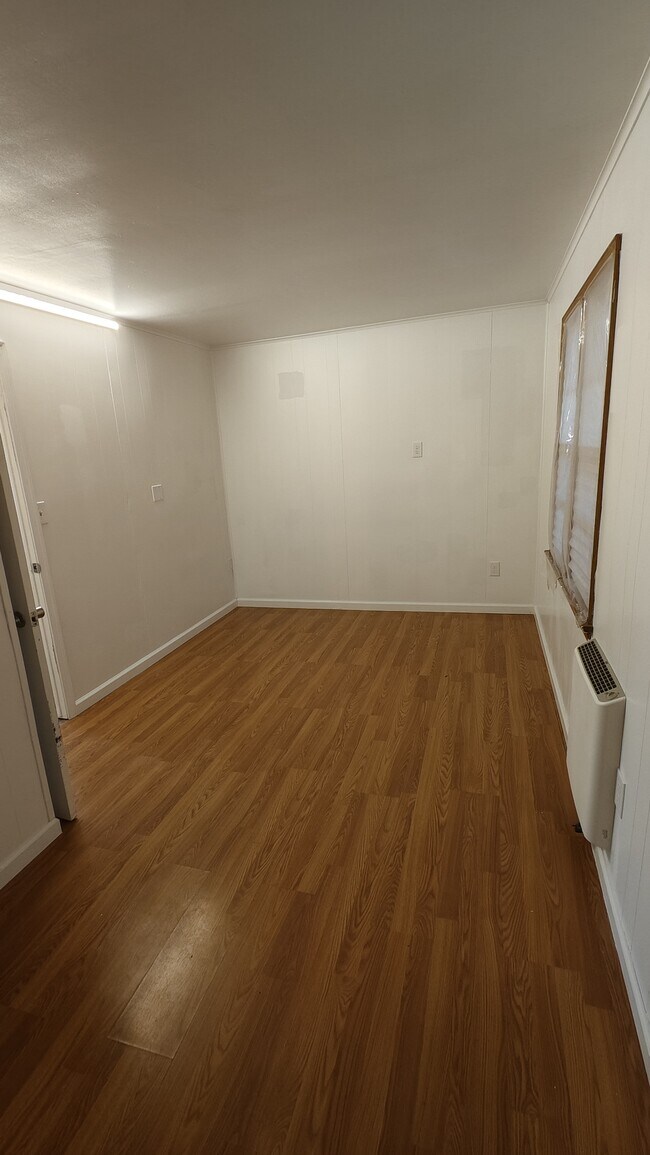 Building Photo - Chestnut Grove Village 13, 14, 15, 16