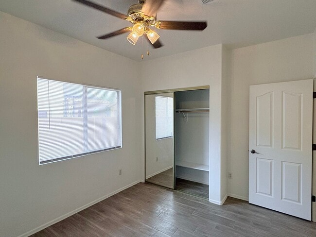 Building Photo - 4 bed/3bath in desirable Paseo Del Rio Community