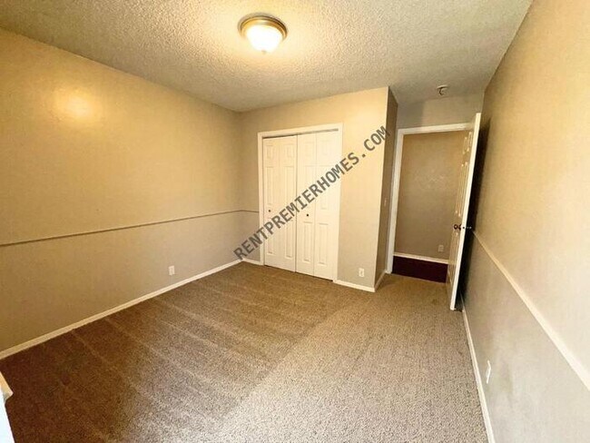 Building Photo - 1404 S Gemini Rd