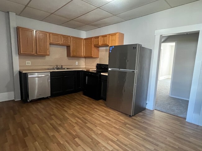 Building Photo - Coming Soon! Large 4 bedroom 2 bath home w...