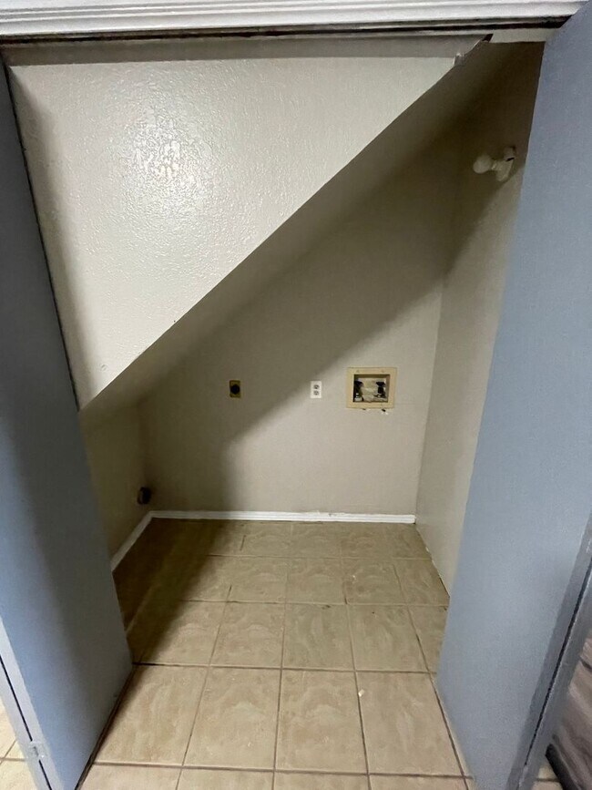 Building Photo - Beautiful 2bed/1bath Apartment Home