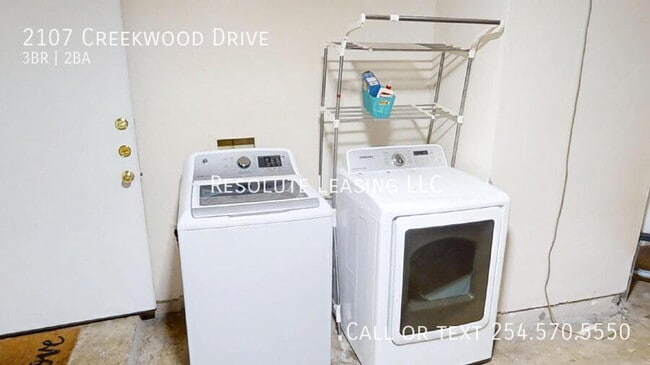 Building Photo - 2107 Creekwood Dr