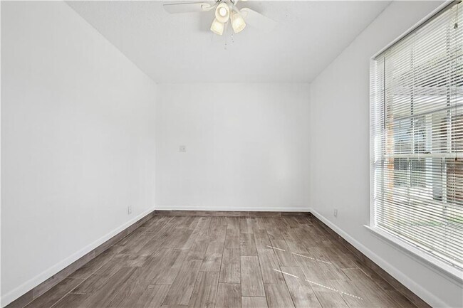 Building Photo - 122 Dewald Dr