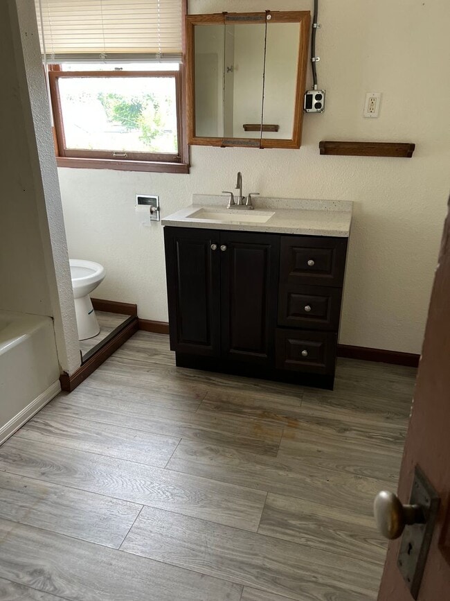 Building Photo - Valentine 1620