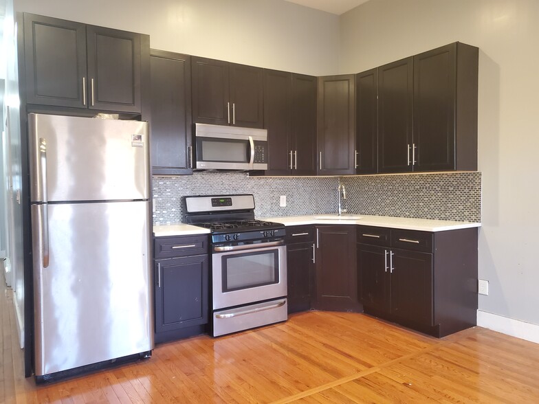 Primary Photo - 581 Bramhall Ave