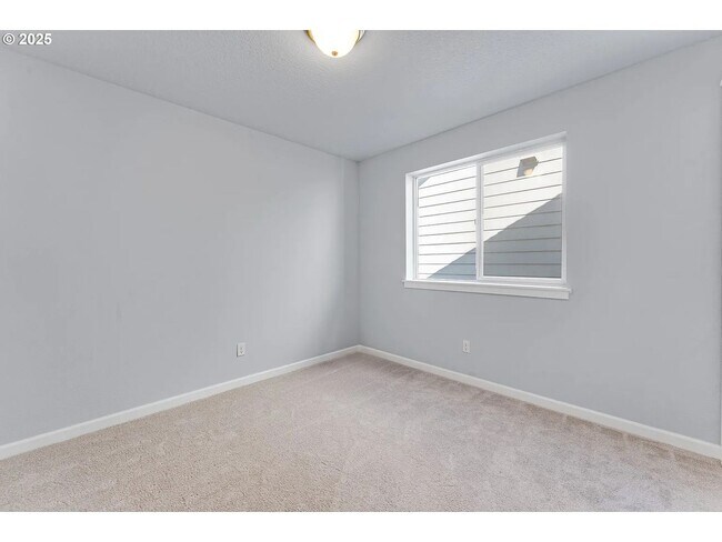 Building Photo - Modern Home 4 Beds 3 Baths in Beaverton!