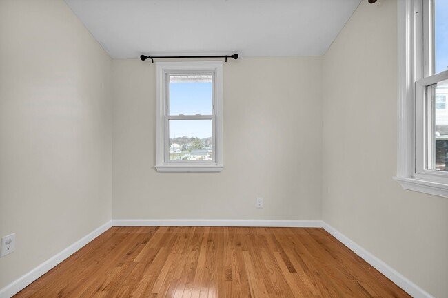 Building Photo - Adorable 3-Bedroom Ranch