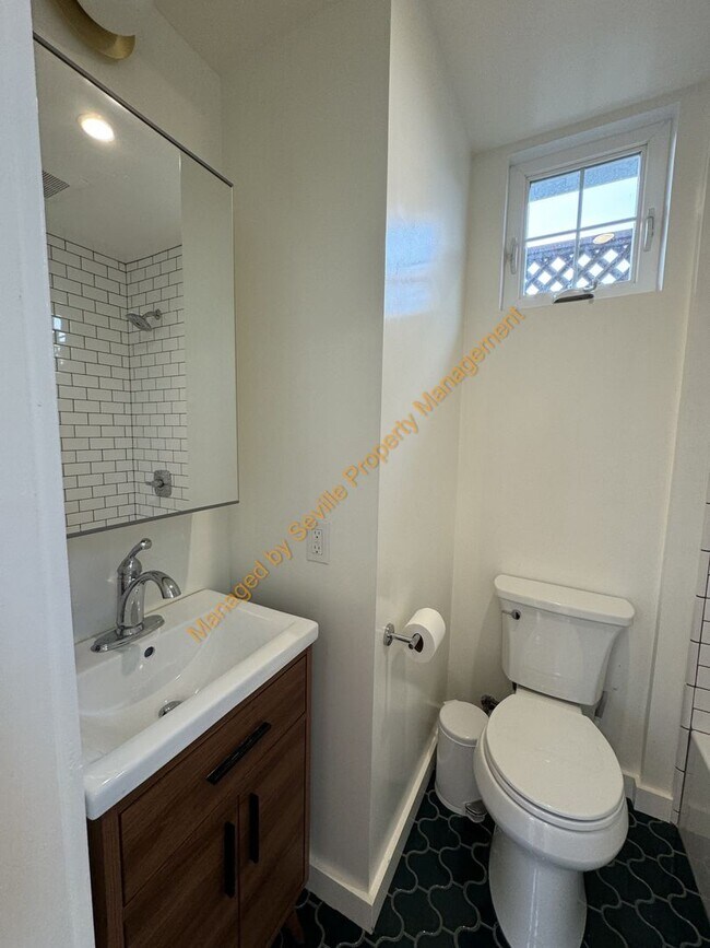 Building Photo - CHARMING 2 BEDROOM /1 BATHROOM HOME W/LOTS...
