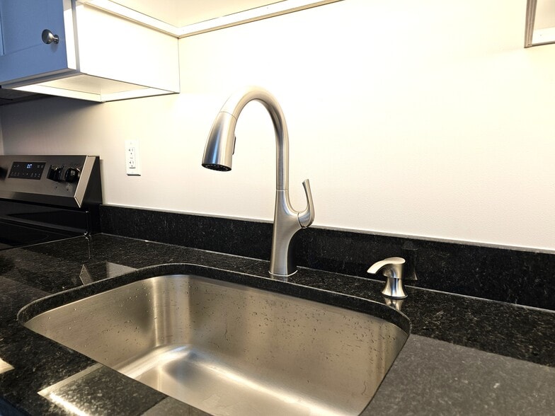 Building Photo - 396 W Clements Bridge Rd