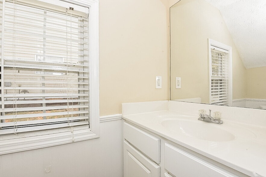 Building Photo - 3057 Heatherbrook Trce