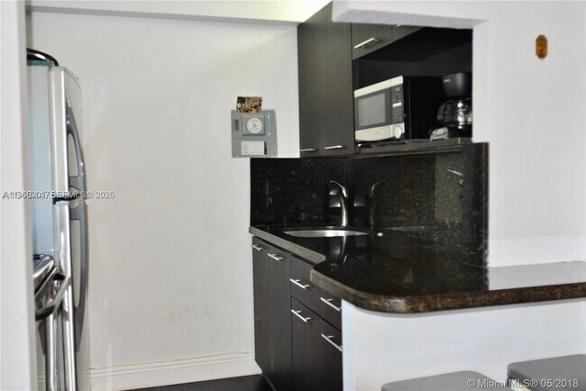 Building Photo - 61 Collins Ave