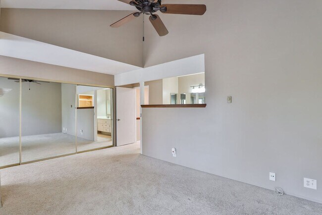 Building Photo - La Jolla Townhome with Garage & Private Deck