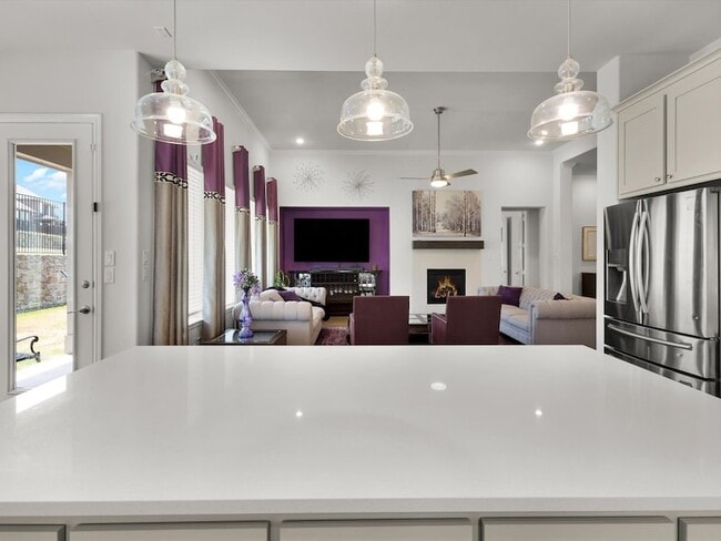 Building Photo - 439 Montrose Dr