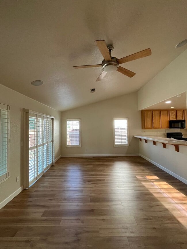 Building Photo - Hard to find Dixon single story home!