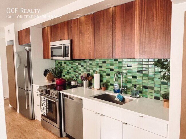 Building Photo - 152-58 W Laurel Street-208