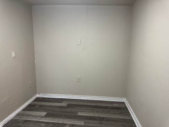 Building Photo - Move In Ready! Corner Lot Home with Update...