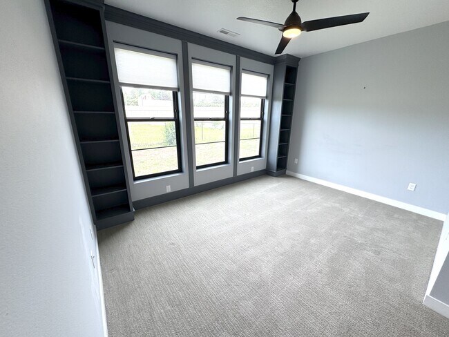 Building Photo - 1371 Keosauqua Way