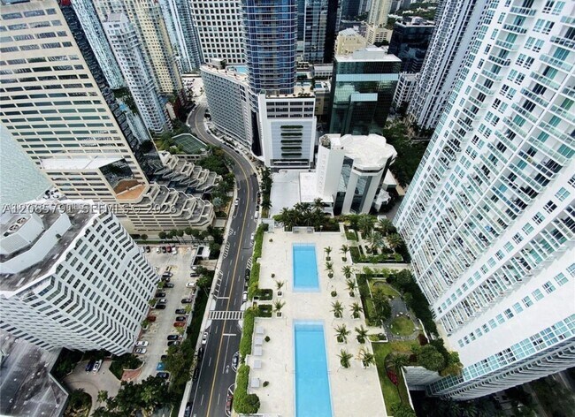 Building Photo - 950 Brickell Bay Dr