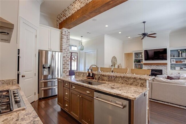 Building Photo - 306 Palermo Dr