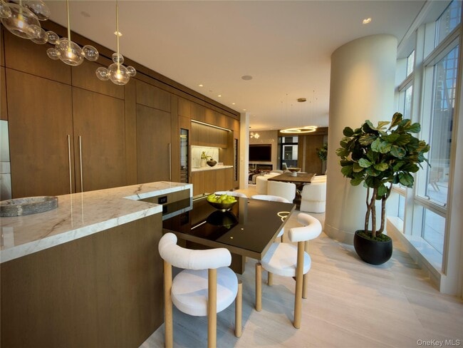 Building Photo - 18 W 53rd St