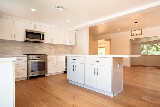 Building Photo - 157 N Vista St