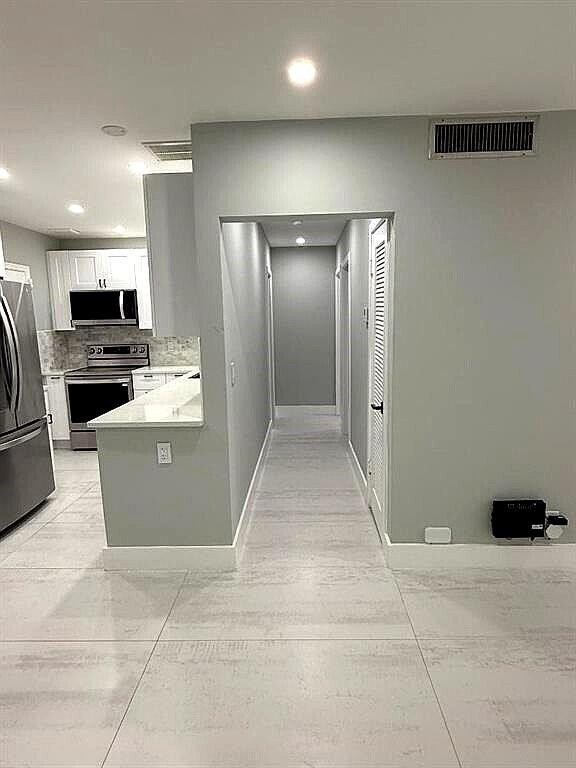 Building Photo - 2191 NE 68th St