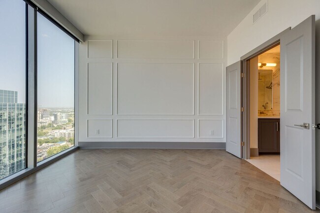 Building Photo - 2 Bedroom Luxury Condo w/ Exquisite Design and World-class Service