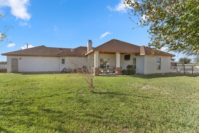 Building Photo - 1400 N Redondo Ave