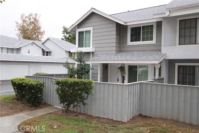 Building Photo - 1380 W 48th St