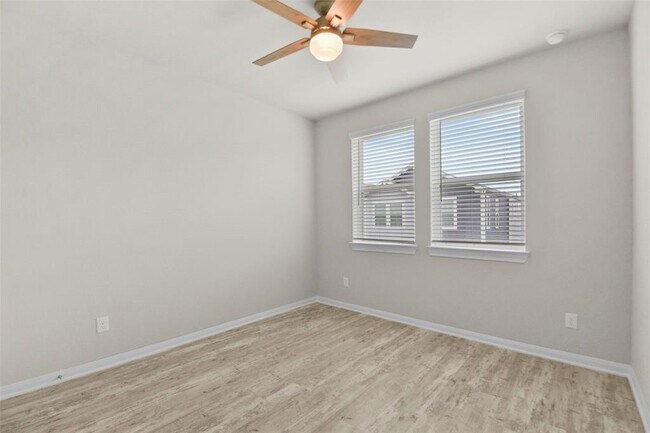 Building Photo - 9911 Brickhouse Dr