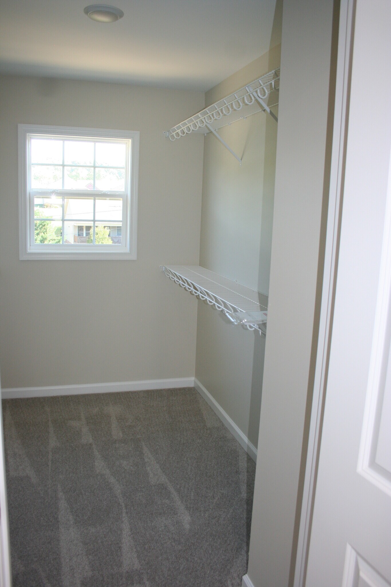 other side of master walk in closet - 2720 Dorval Rd