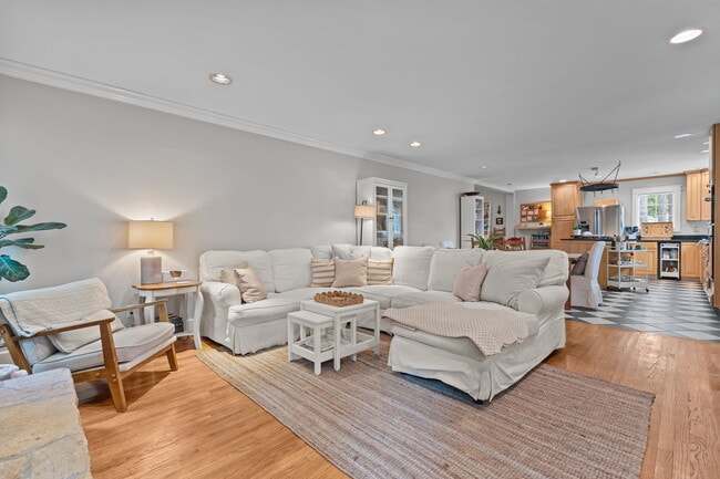 Building Photo - 2050 Midland Rd