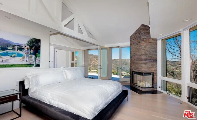 Building Photo - 2528 Westridge Rd