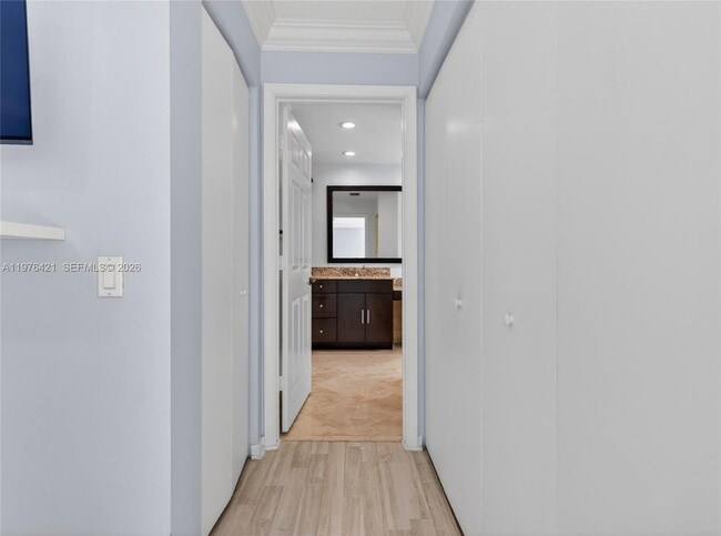 Building Photo - 1008 Highland Meadows Dr