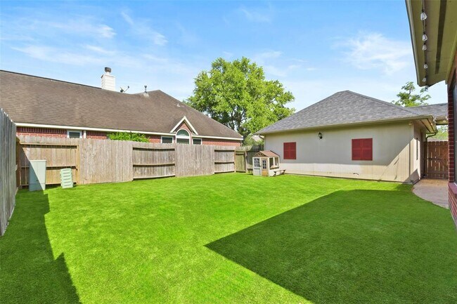 Building Photo - 4002 N Barnett Way