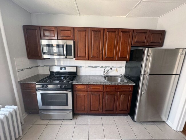 Building Photo - 807 - Trefoil Manor