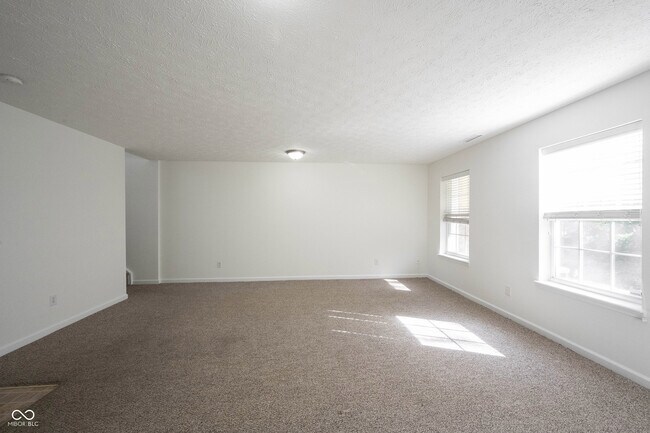 Building Photo - 9009 Mercer Dr