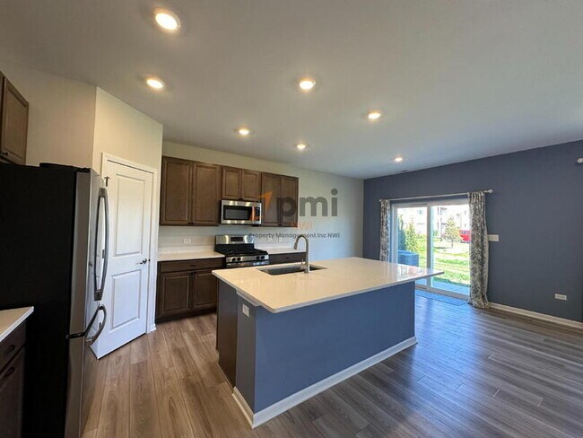 Building Photo - 8366 Kannon Dr