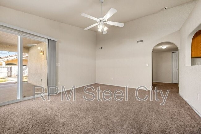 Building Photo - 1014 Pinecrest Dr