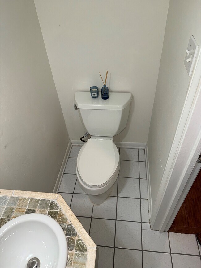 Building Photo - 2039 Winrock Blvd