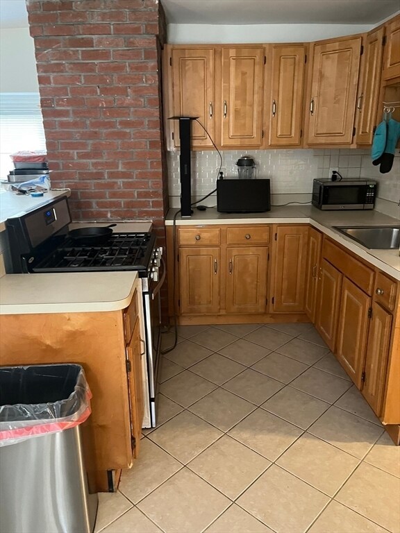 Building Photo - 81 Thornton St